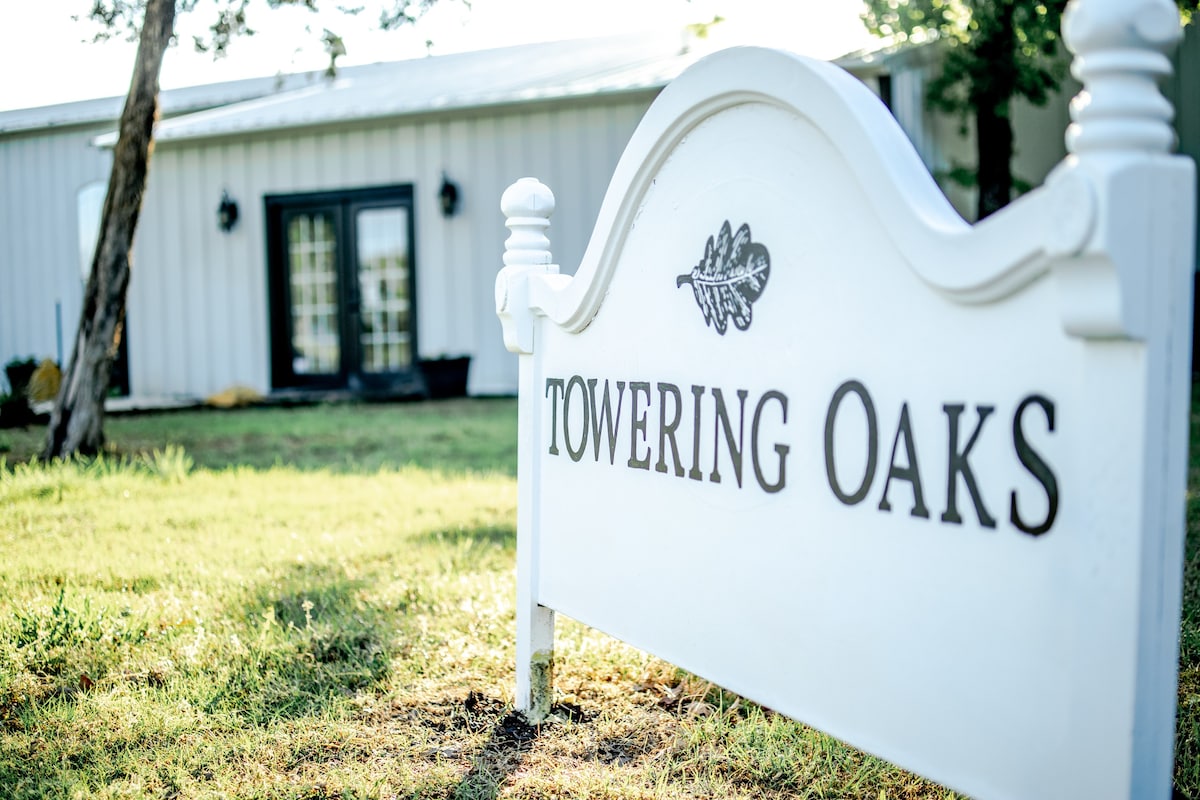 White Oak Lodge -德克萨斯州大小的泳池和24英亩的住宿加早餐