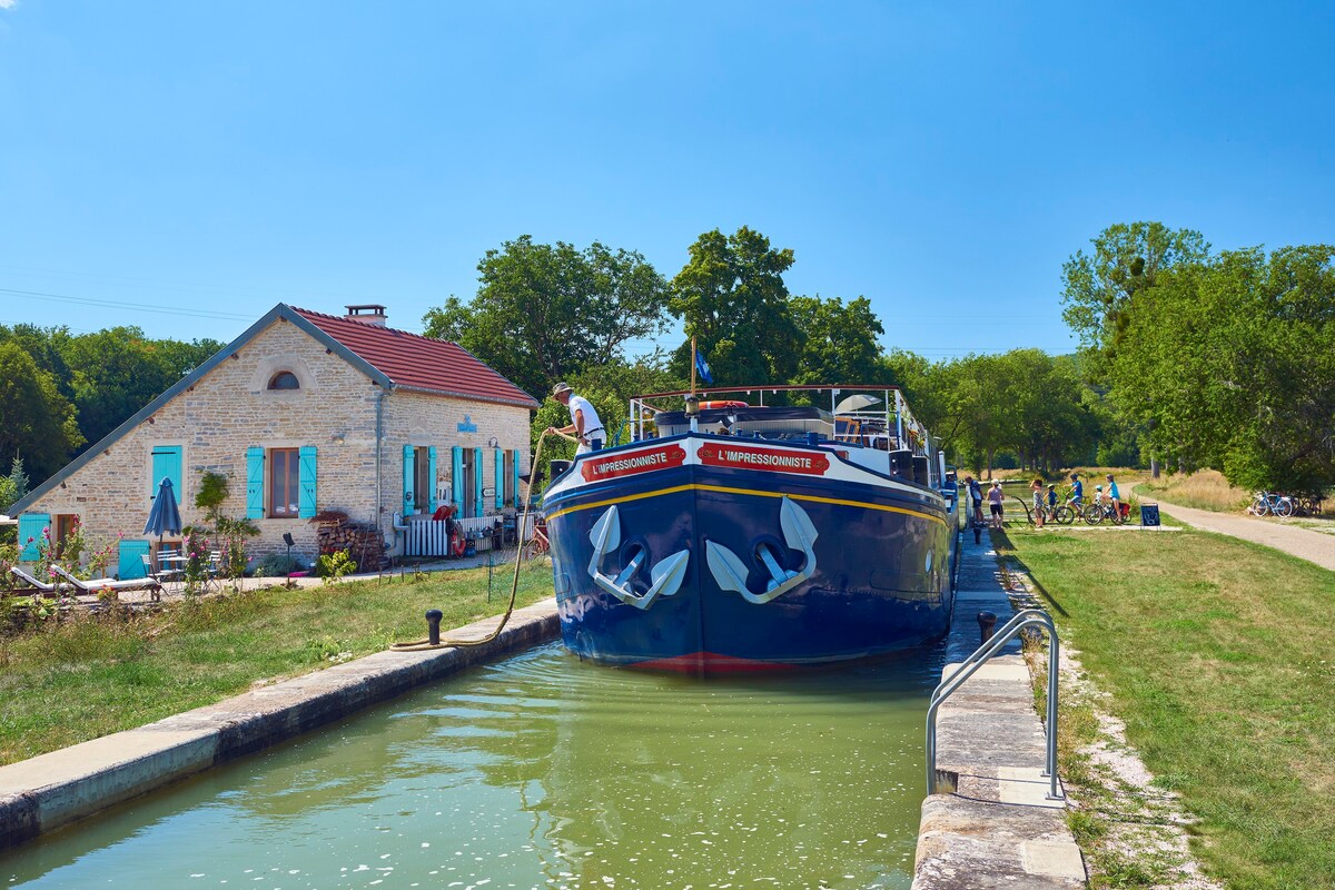 Gîte insolite "Bateau Lavoir La34S."