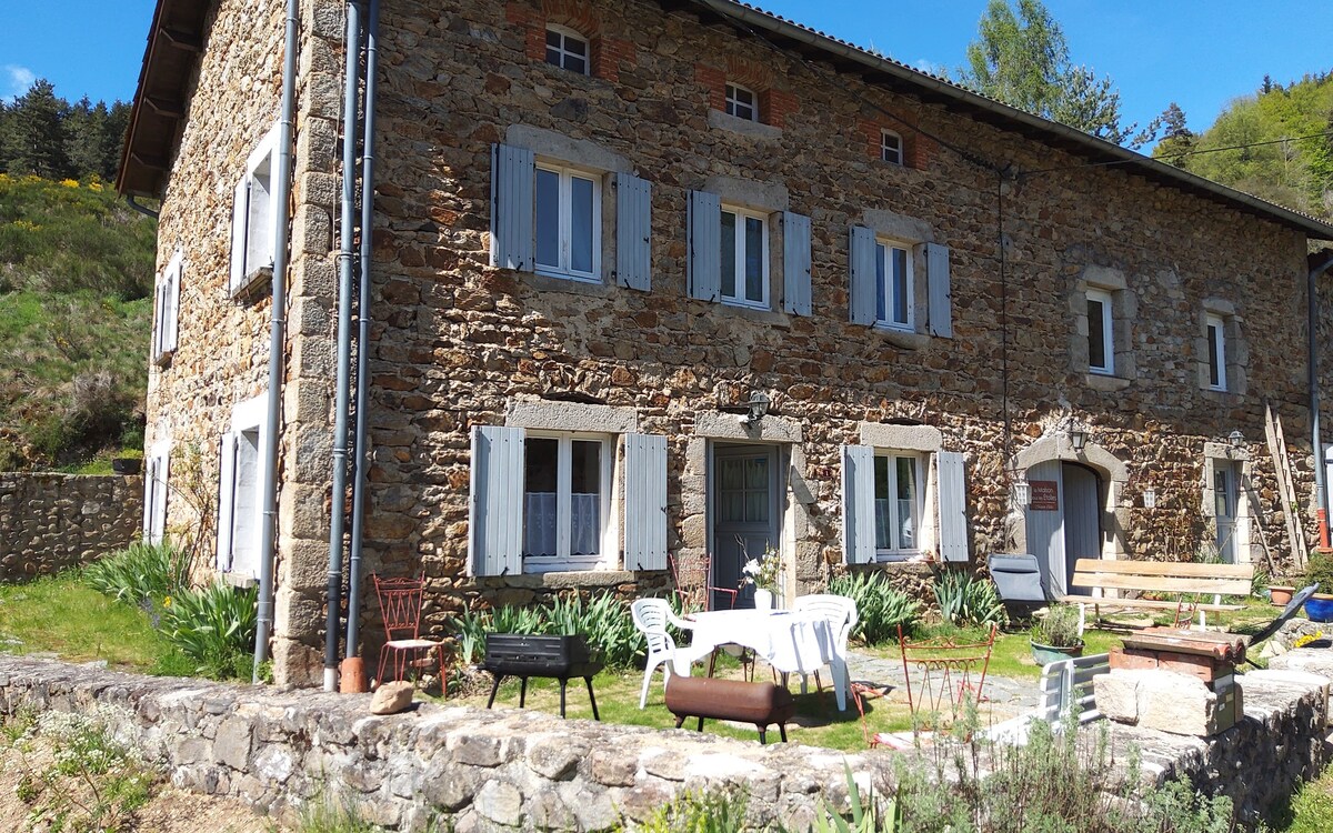 La Maison sous les Étoiles Gîte familial 9 pers