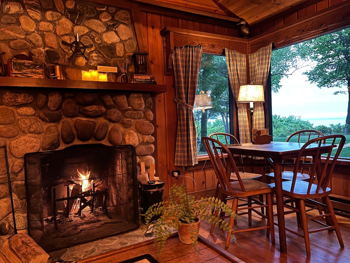 质朴精致，美丽的密歇根湖景和舒适的小屋魅力