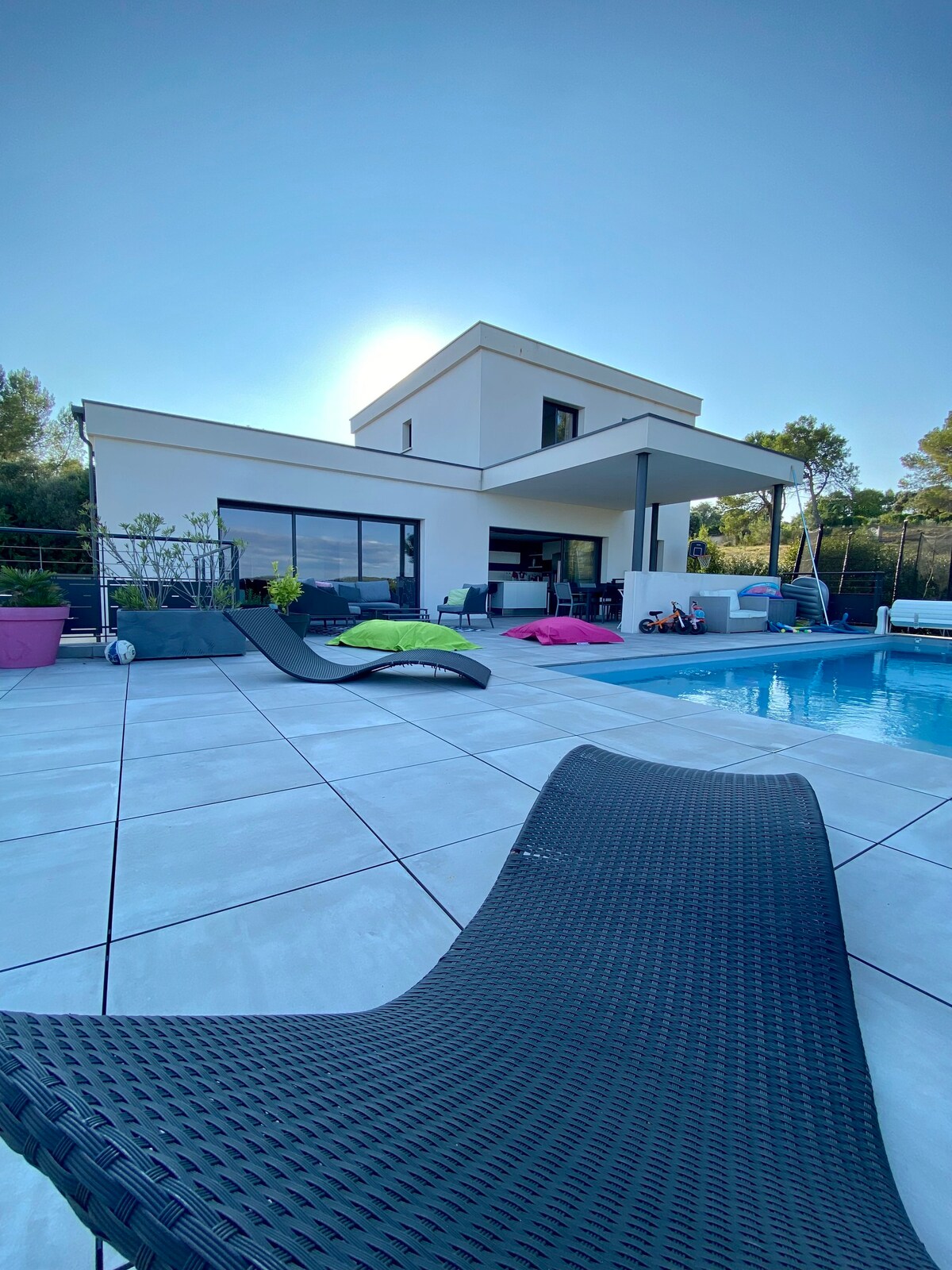 Villa climatisée, 4 chambres, piscine et jolie vue