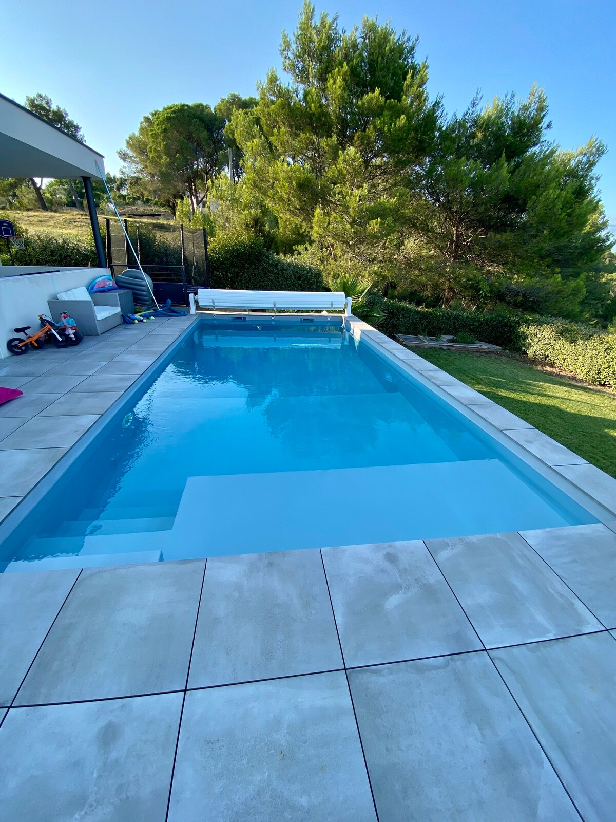 Villa climatisée, 4 chambres, piscine et jolie vue