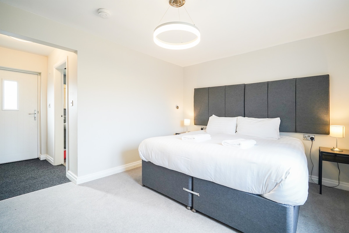 Mam Tor Suite at Cheshire Mews