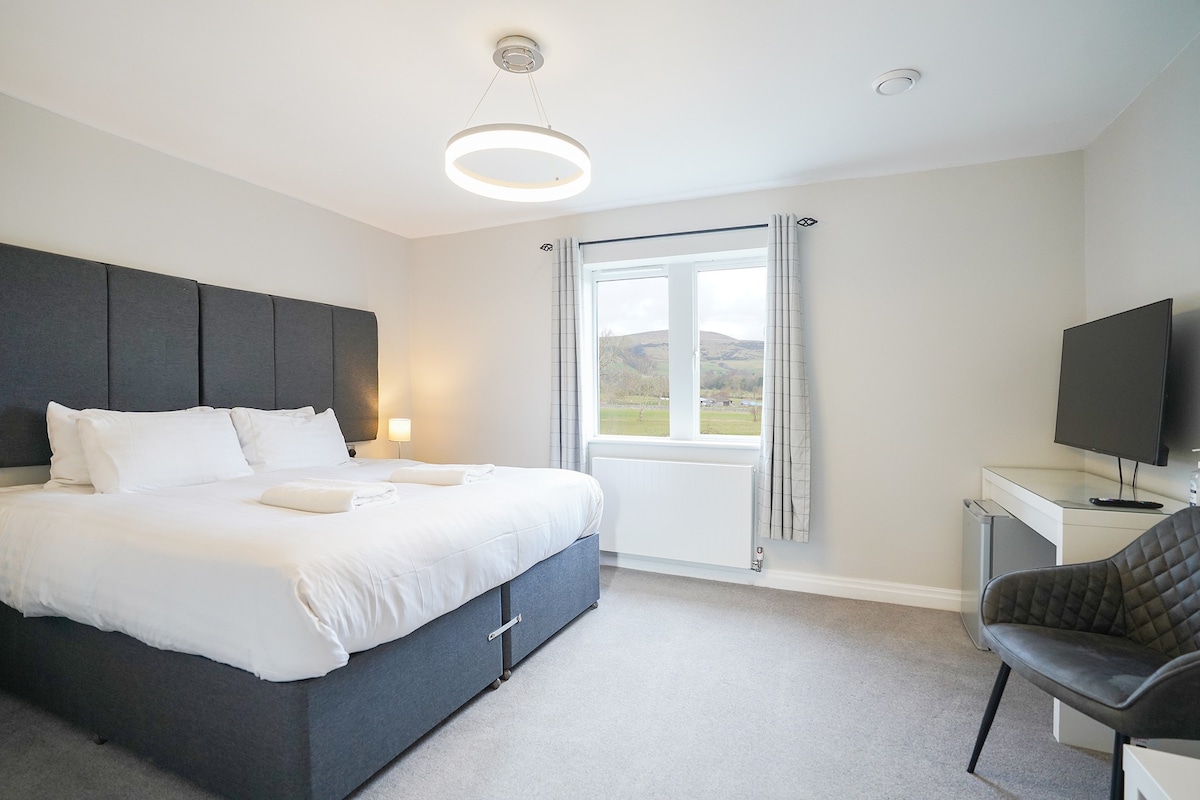 Mam Tor Suite at Cheshire Mews