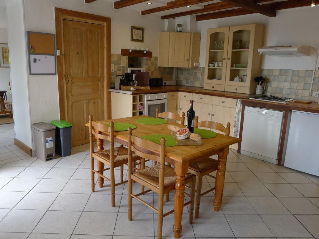 Private cottage, Beach 10km, Shared Pool &Tennis