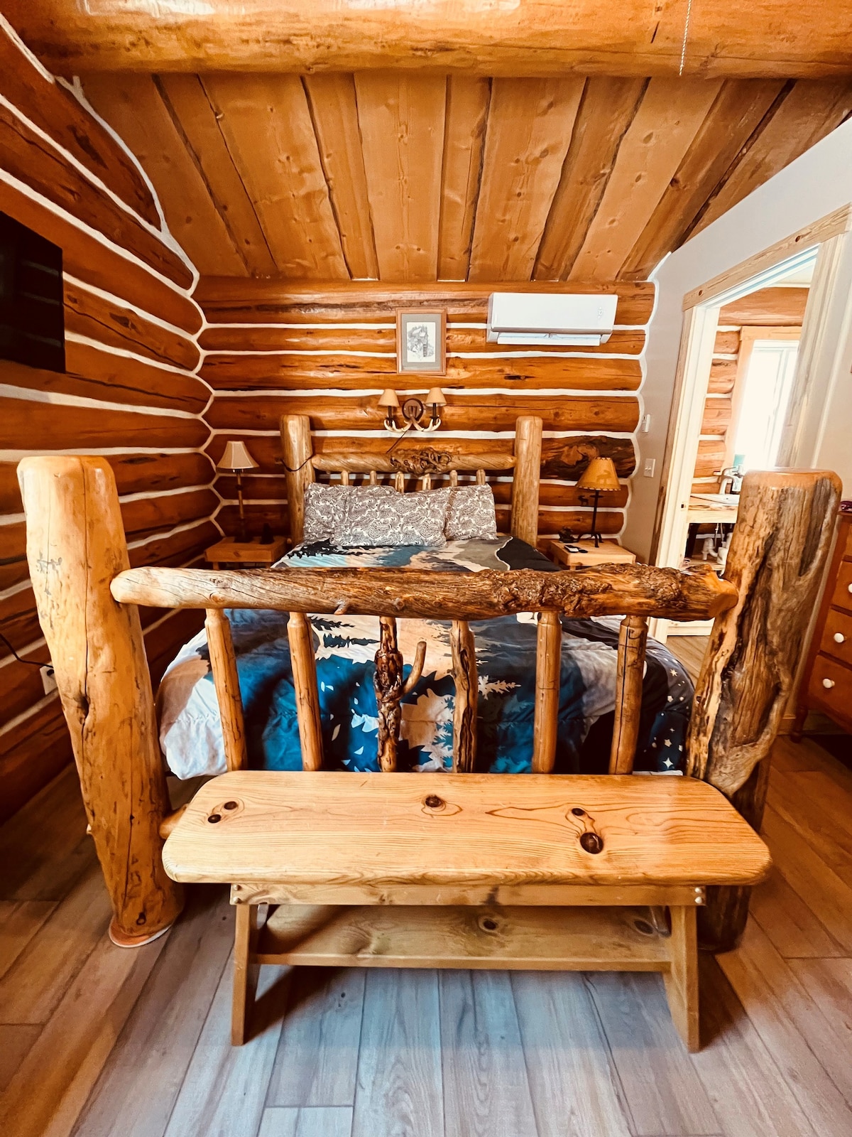Lewis Cabin, Greyhouse Inn Vacation Rentals