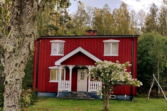 Æstetisk, skøn ødegaard i  smuk og rolig natur.