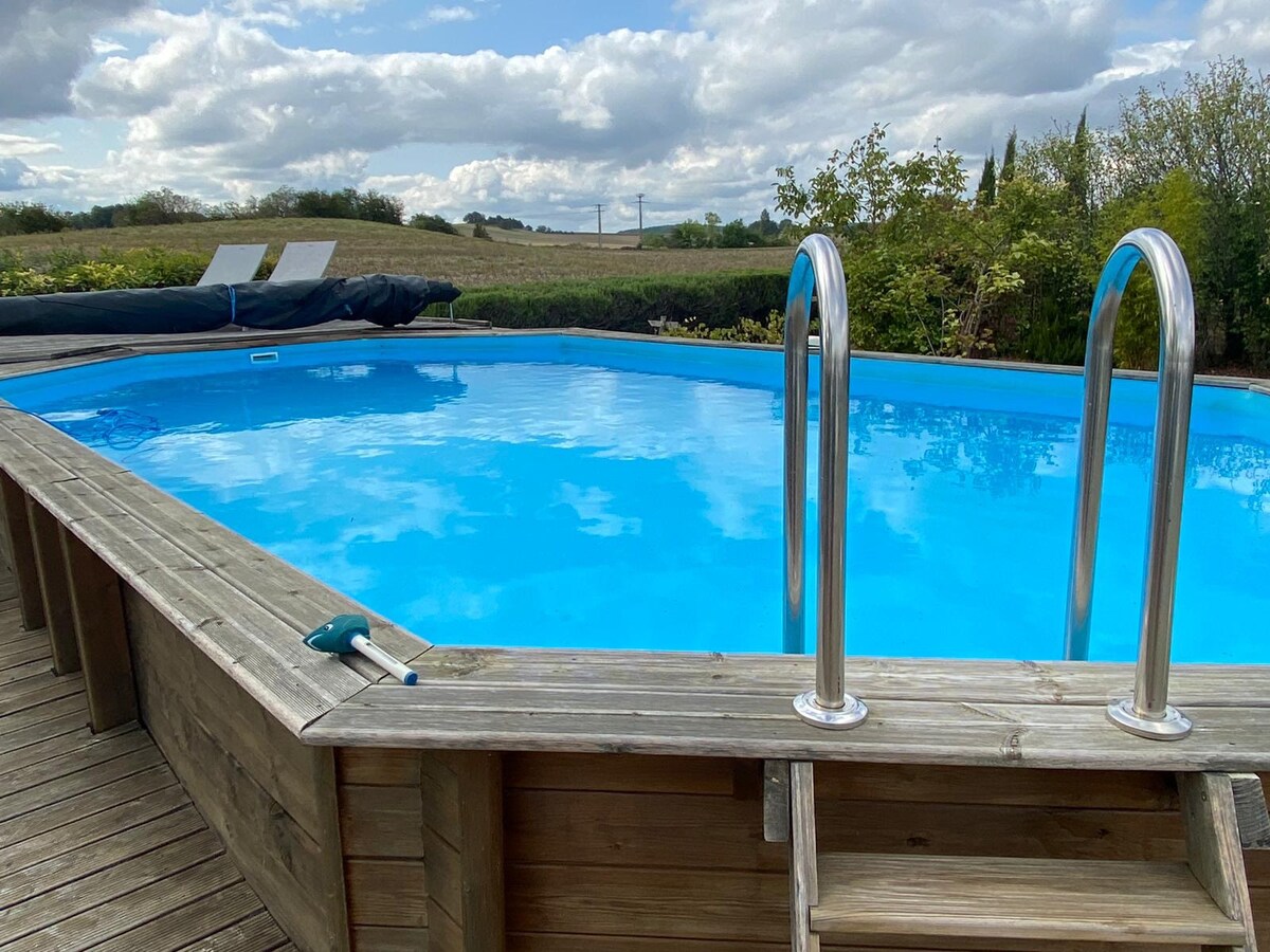 Le Petit Coin with pool, near Aubeterre sur Dronne