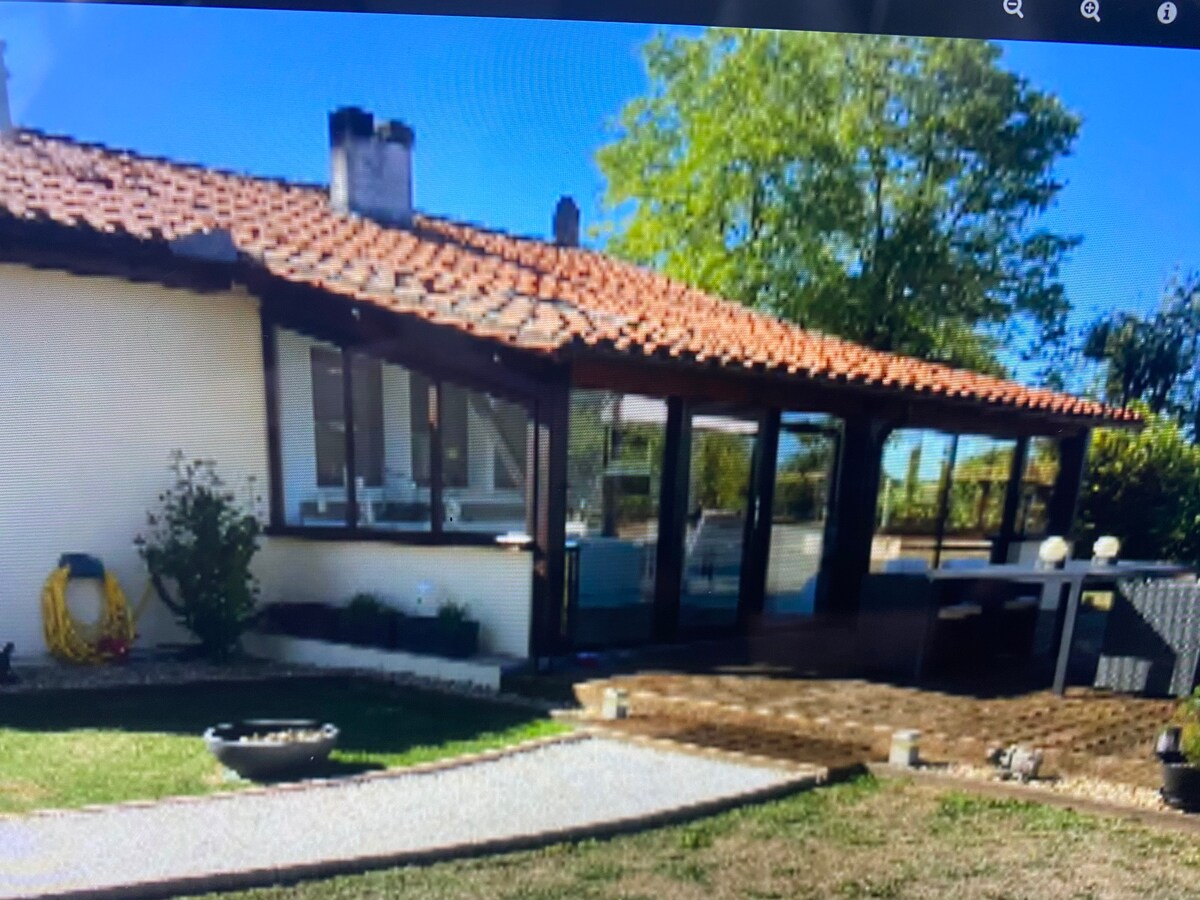 Le Petit Coin with pool, near Aubeterre sur Dronne