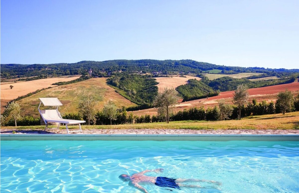 Villa in Todi, glorious views & private pool