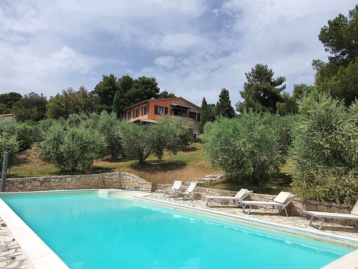 Villa in Todi, glorious views & private pool