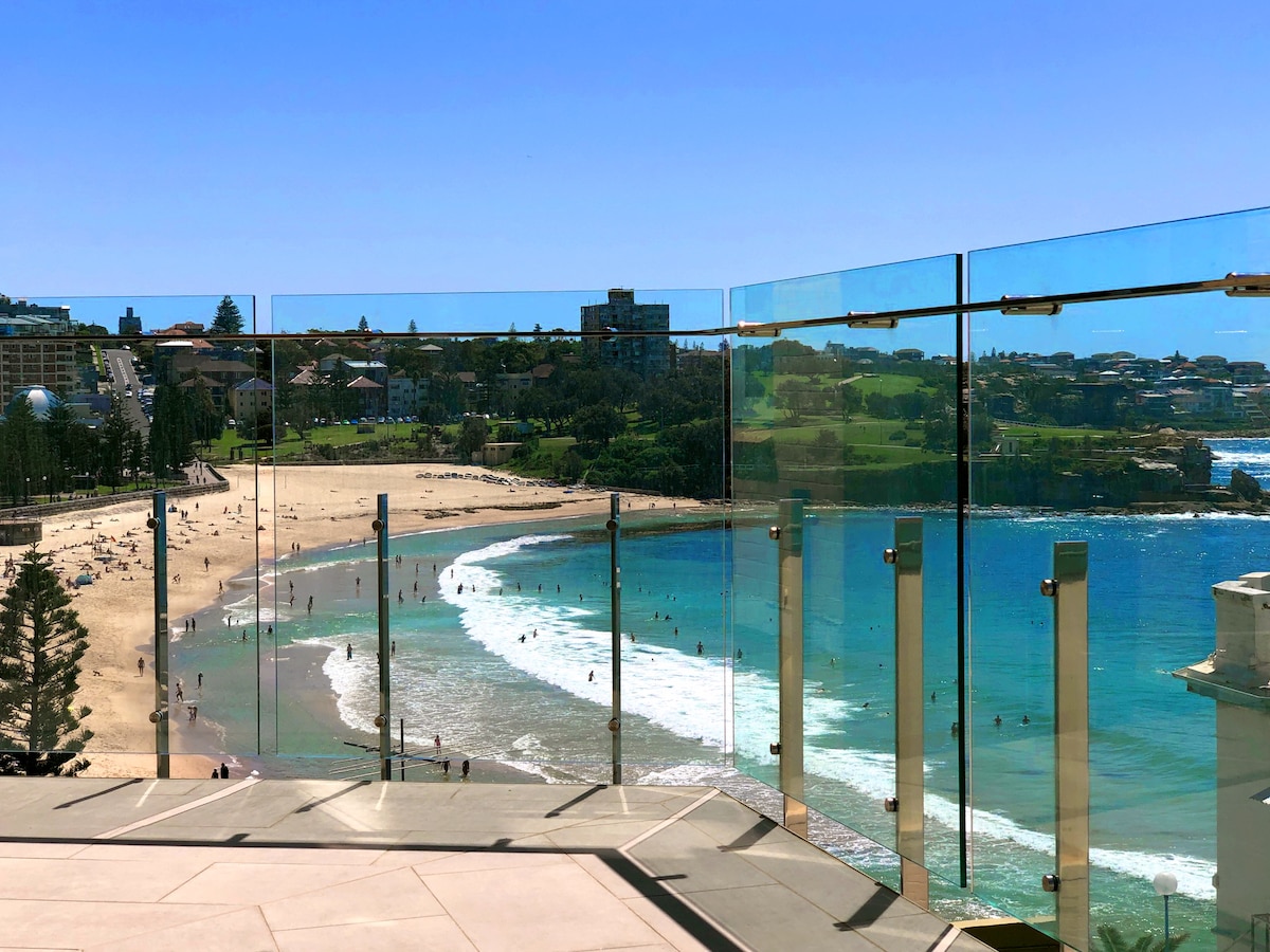 1 B/R Apartment Smack Bang on Coogee Beach