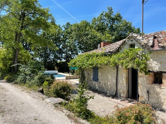 BELLE FERME QUERCYNOISE DANS PARC DE 1.6 HECTARES