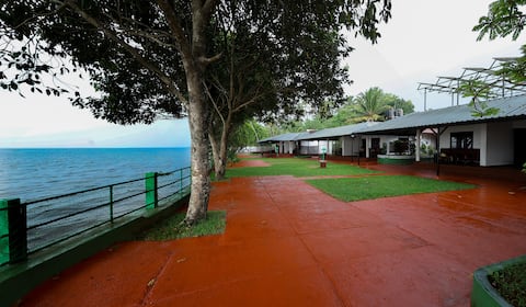 Lakeside Villas In Kumarakom, Kerala For 16 Adults