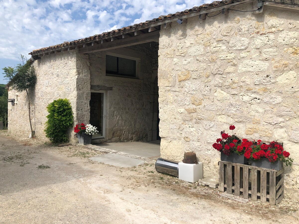 Studio avec Mezzanine  dans propriété de 8 ha