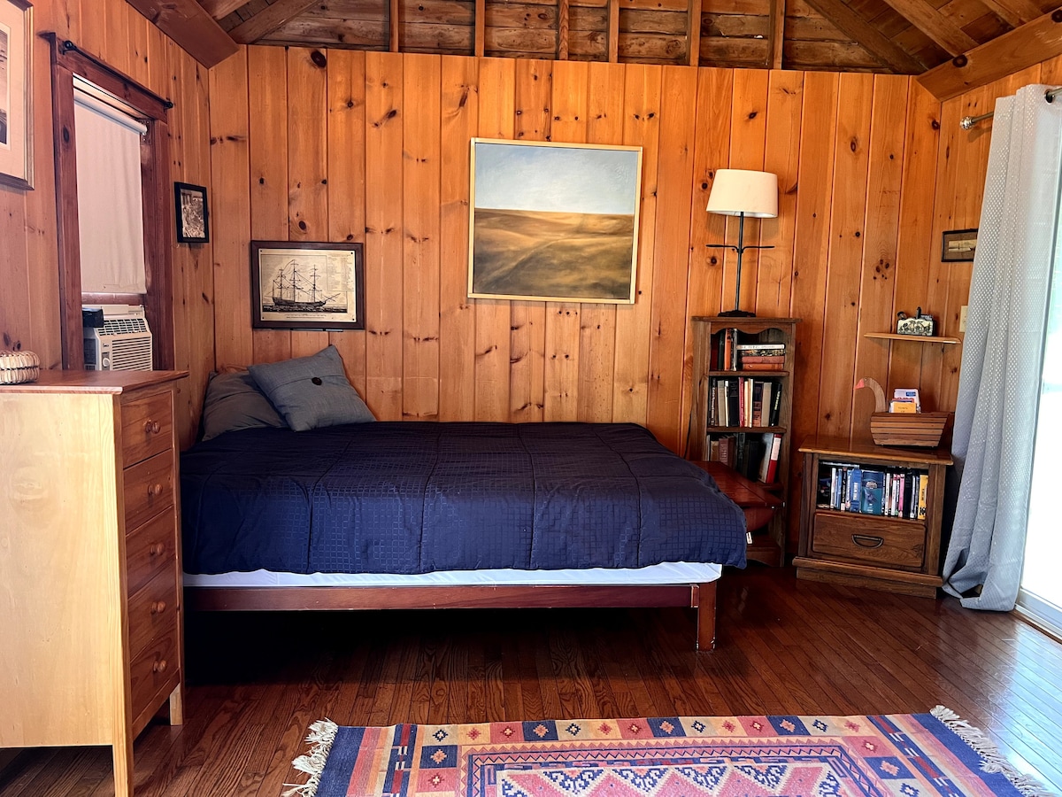 Studio Cottage on Outer Cape!