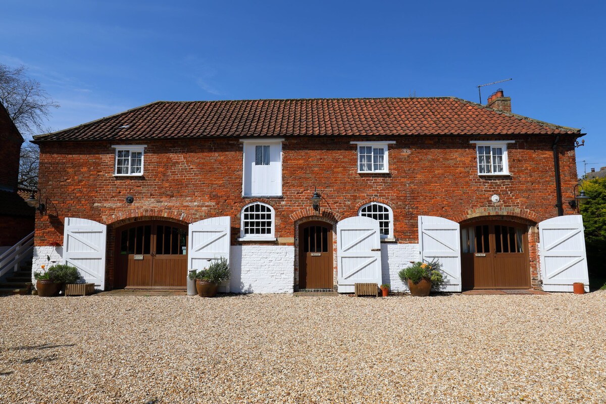 Cosy cottage with amazing wooden bath & log burner