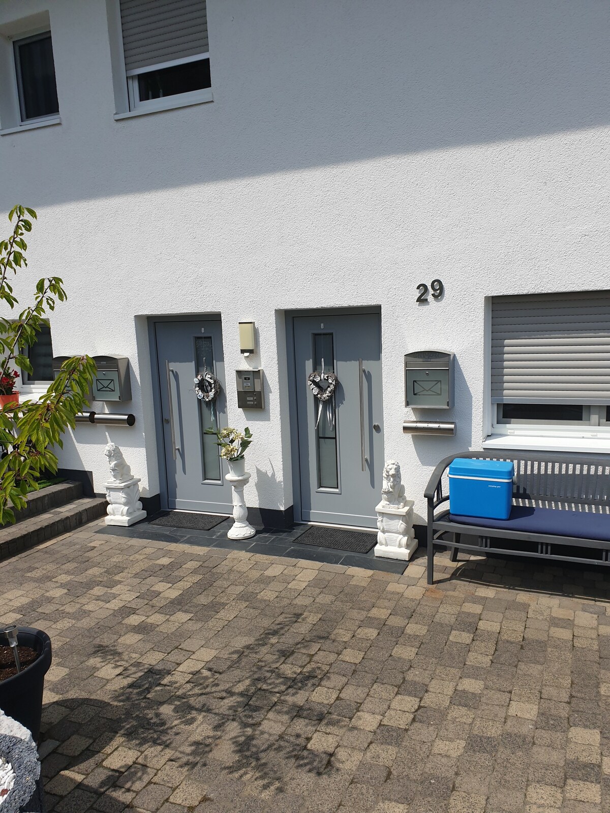 Moderne 50qm große Wohnung mit Terrasse im Grünen