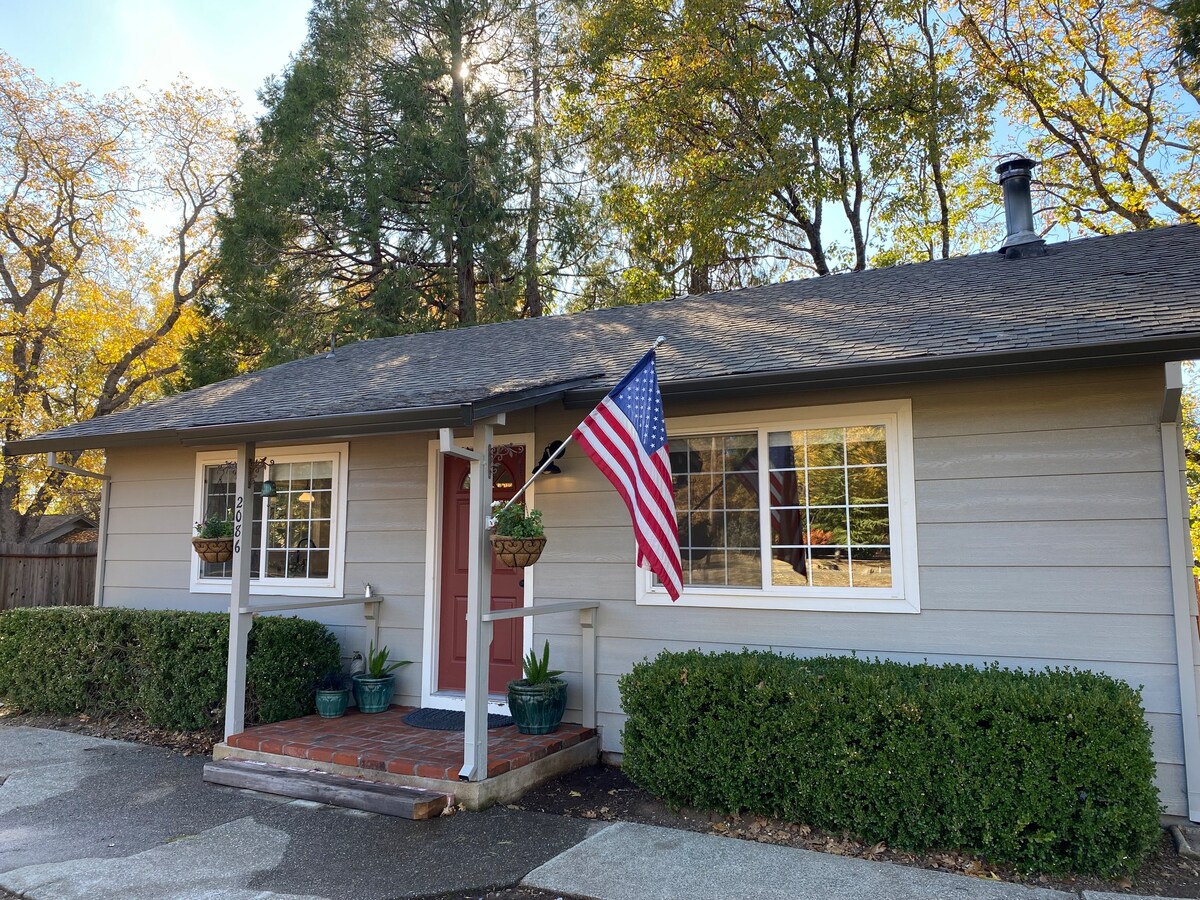 Wine Country Cottage in the heart of Apple Hill