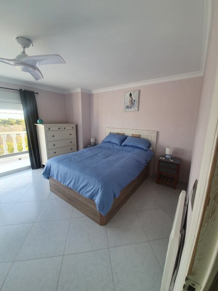 Spacious Private Bedroom in URB La Marina