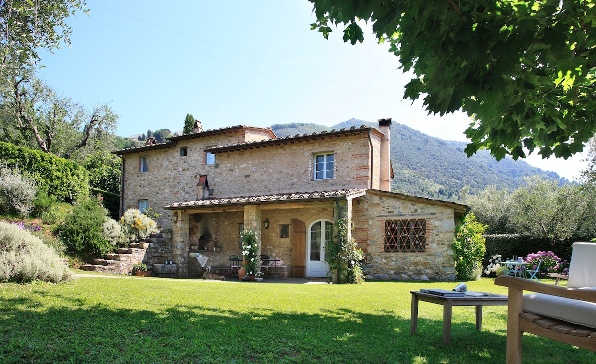 Villa tra gli olivi, Piscina privata