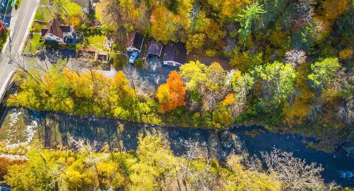 腓尼基市中心的Creekside Cottage