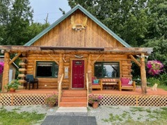 Arkose Ridge Log Cabin ，环境安静，景观。