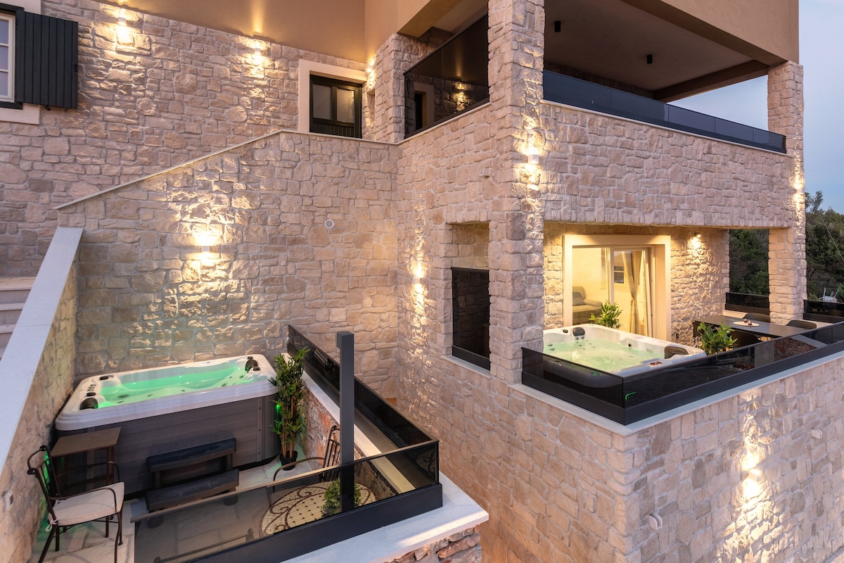 TEONA Luxury Studio with jacuzzi and terrace view