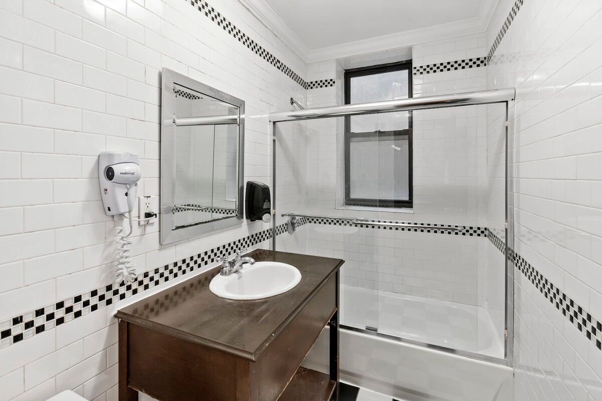 标准共用浴室# 706 -家具齐全的单间公寓