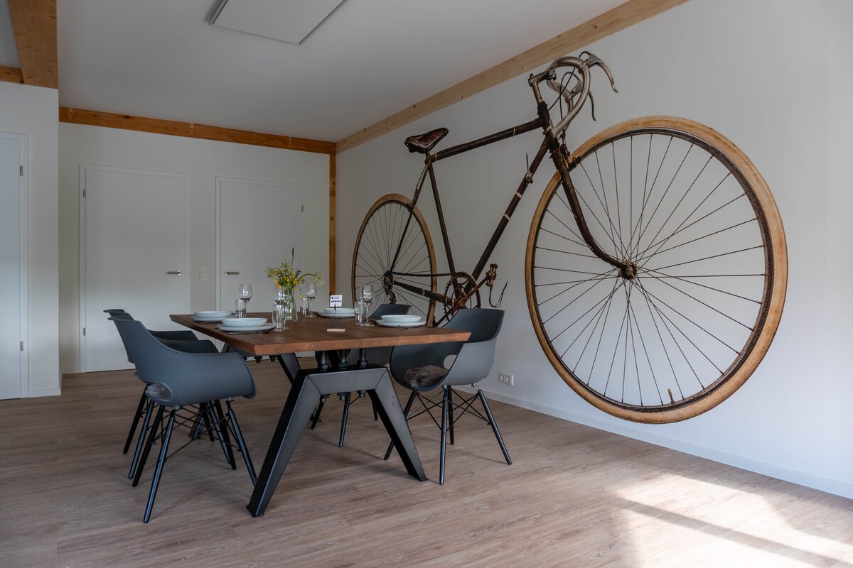 自行车和客厅2 +桑拿房+电动自行车