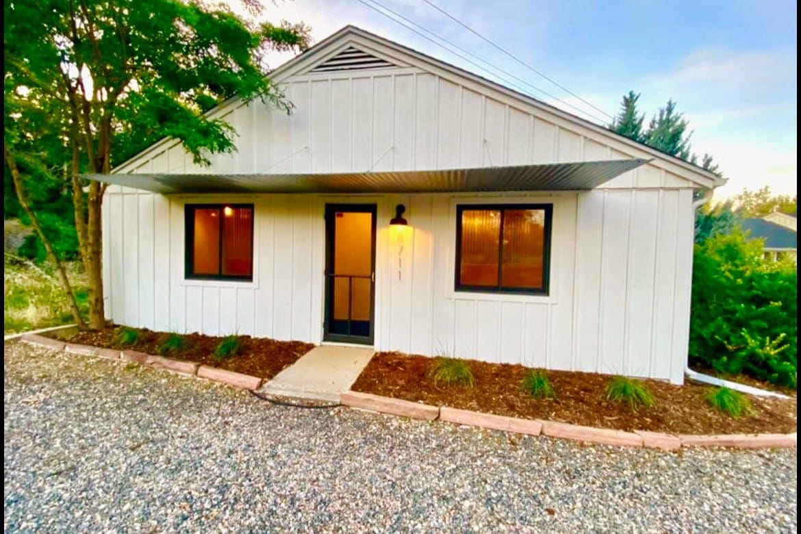 Updated, 2 Bedroom Cottage, close to Boulder