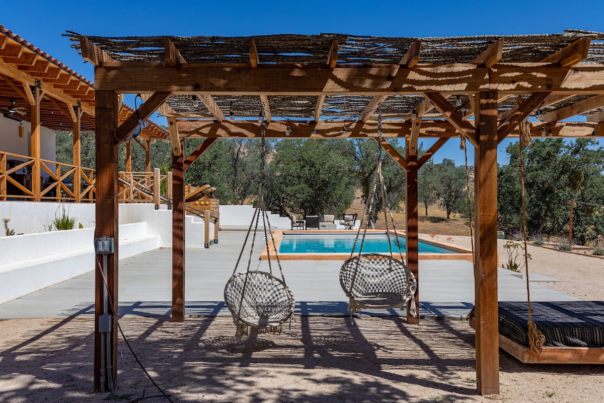 Hart Flat Hacienda Ranch Retreat ，带泳池和热水浴缸