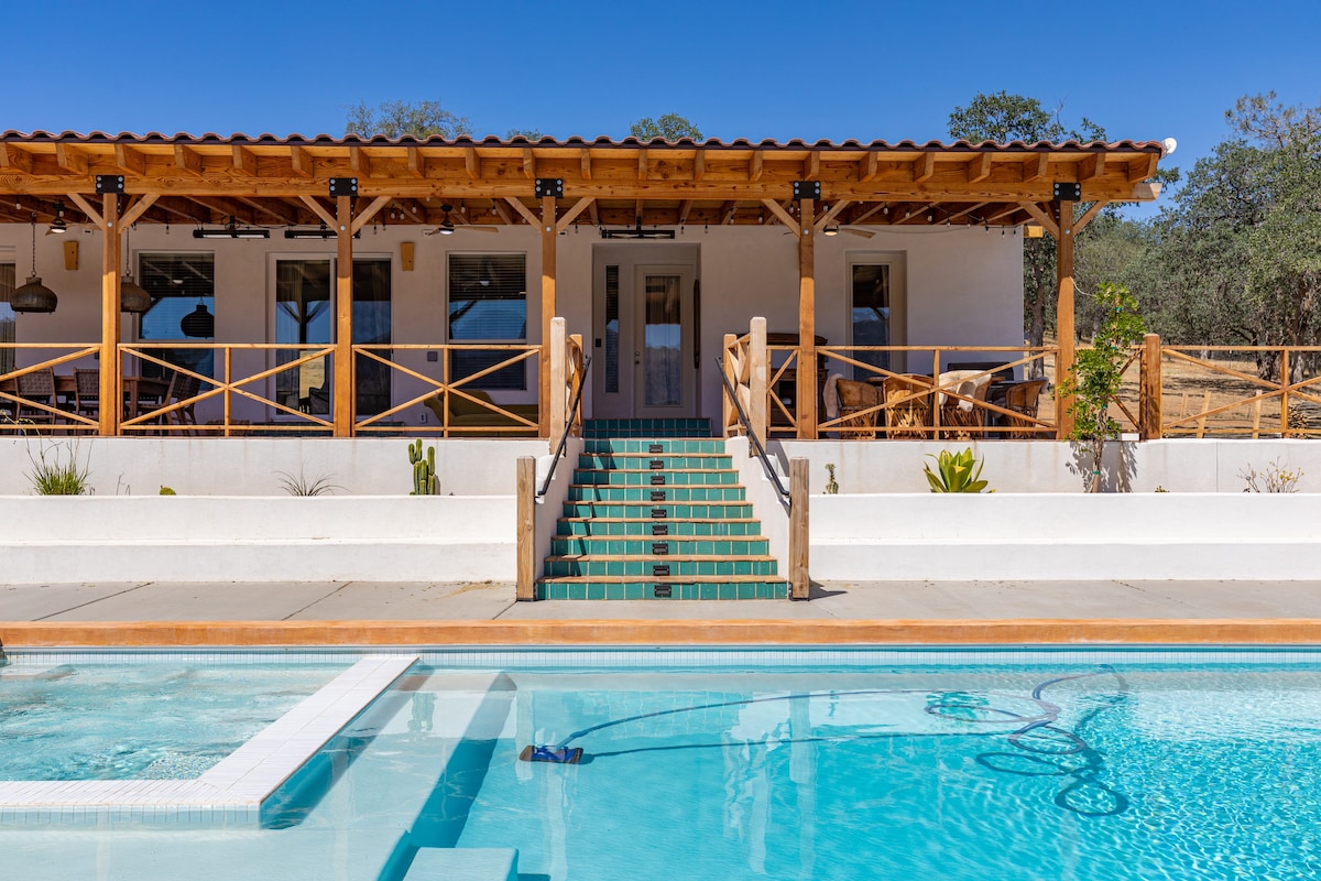 Hart Flat Hacienda Ranch Retreat ，带泳池和热水浴缸