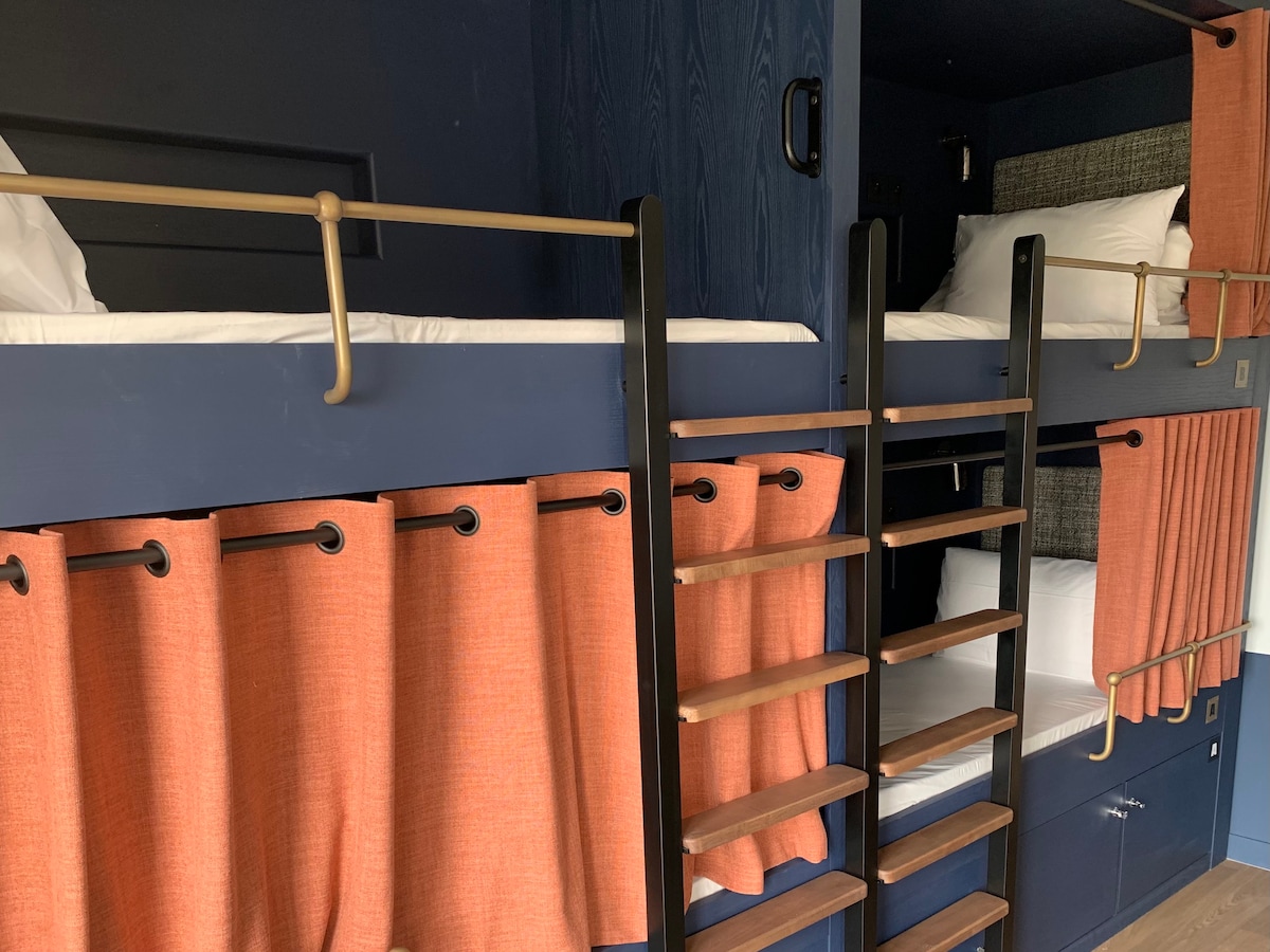 4床宿舍中的一张床-巴黎共用卫生间