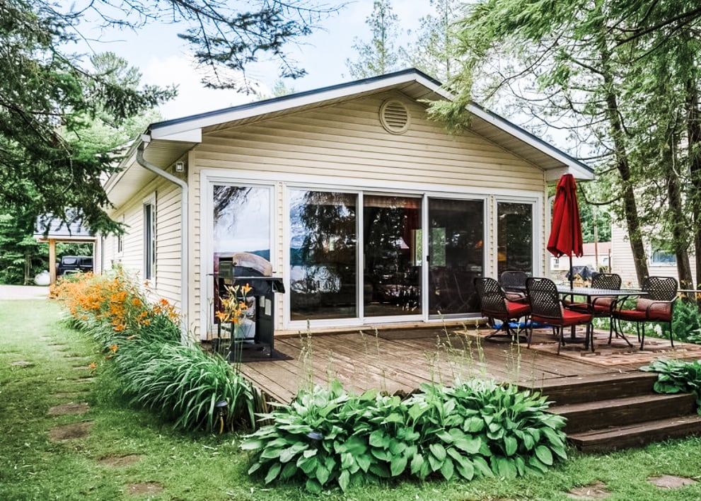 All Season Cottage on Pickerel Lake with Hot Tub.