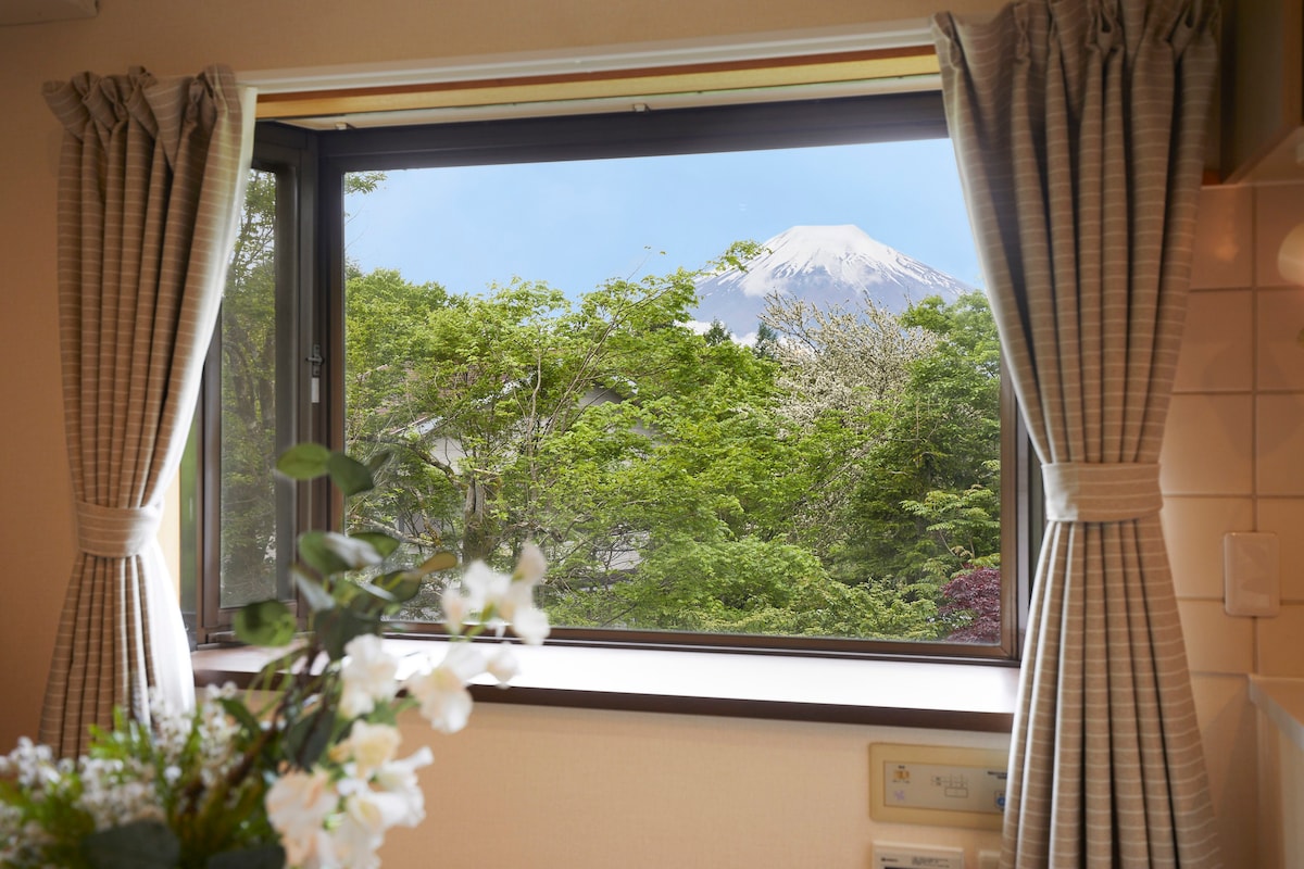 最大13名客人，山中湖步行15分钟！ 在陽臺可以欣賞富士山的寬敞房屋，可以BBQ，可以帶寵物