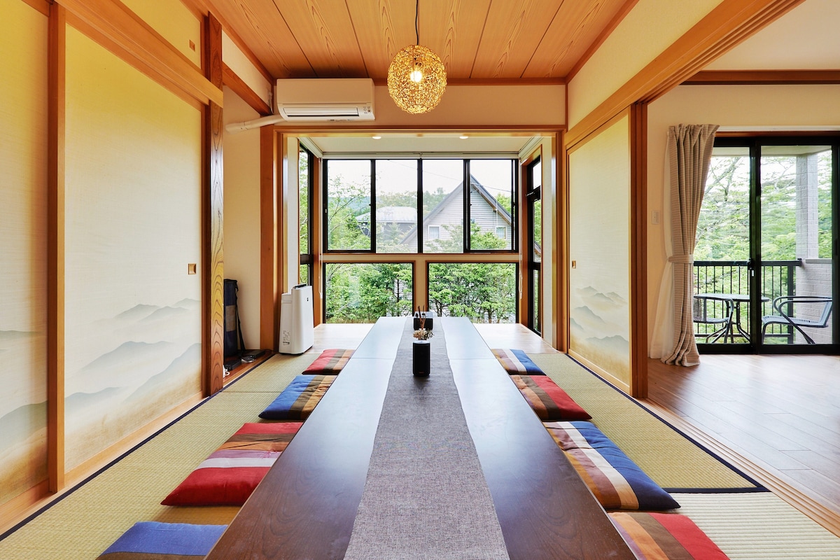 最大13名客人，山中湖步行15分钟！ 在陽臺可以欣賞富士山的寬敞房屋，可以BBQ，可以帶寵物