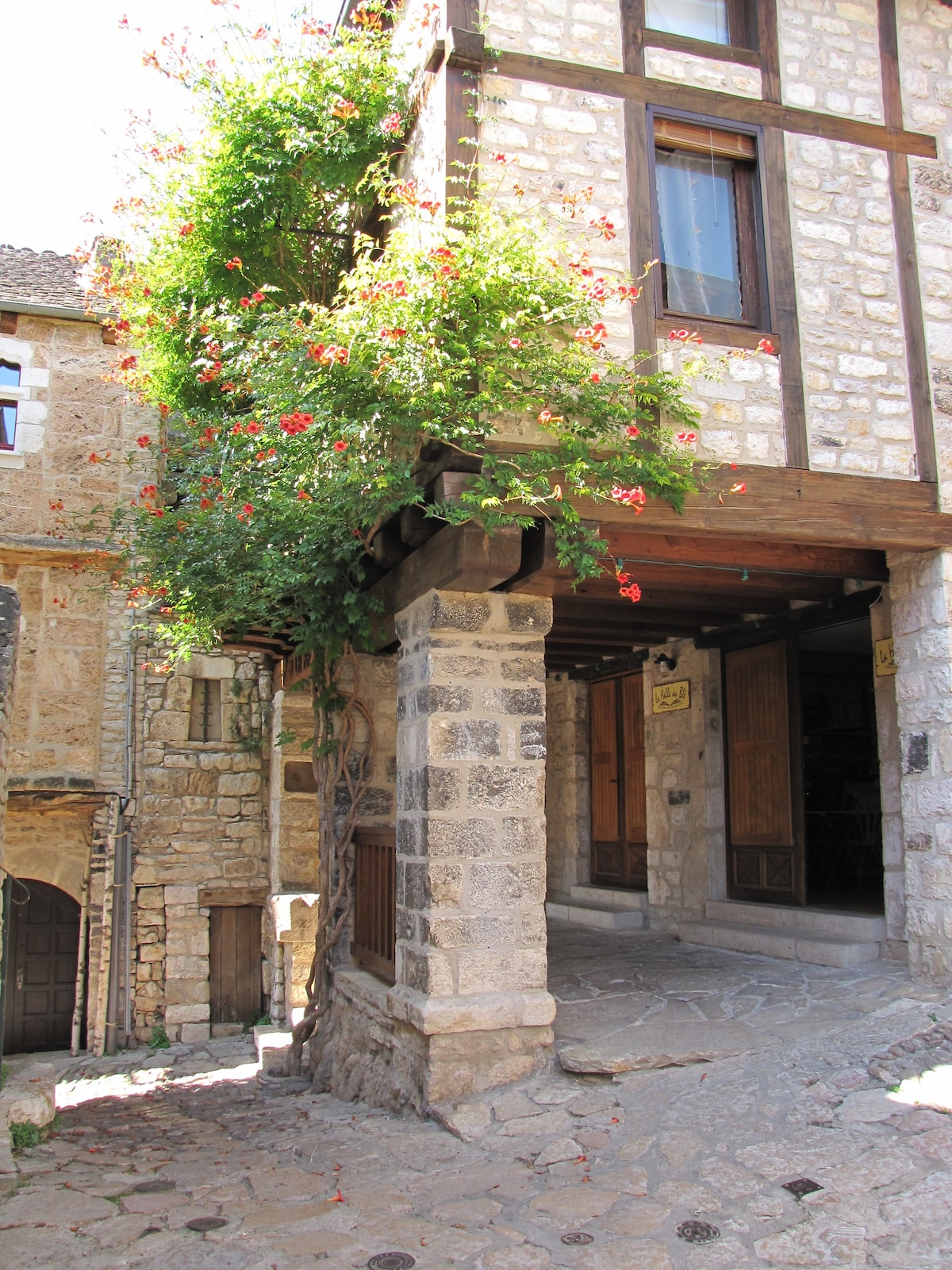 Maison entière au cœur du village