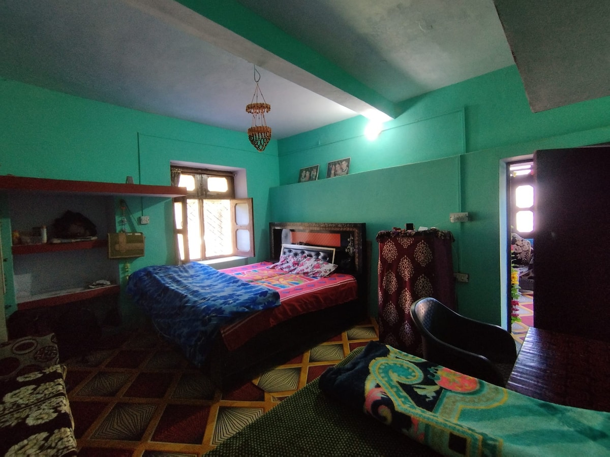 Big Room, 2 spaces in Raithal Barbeque Homestay