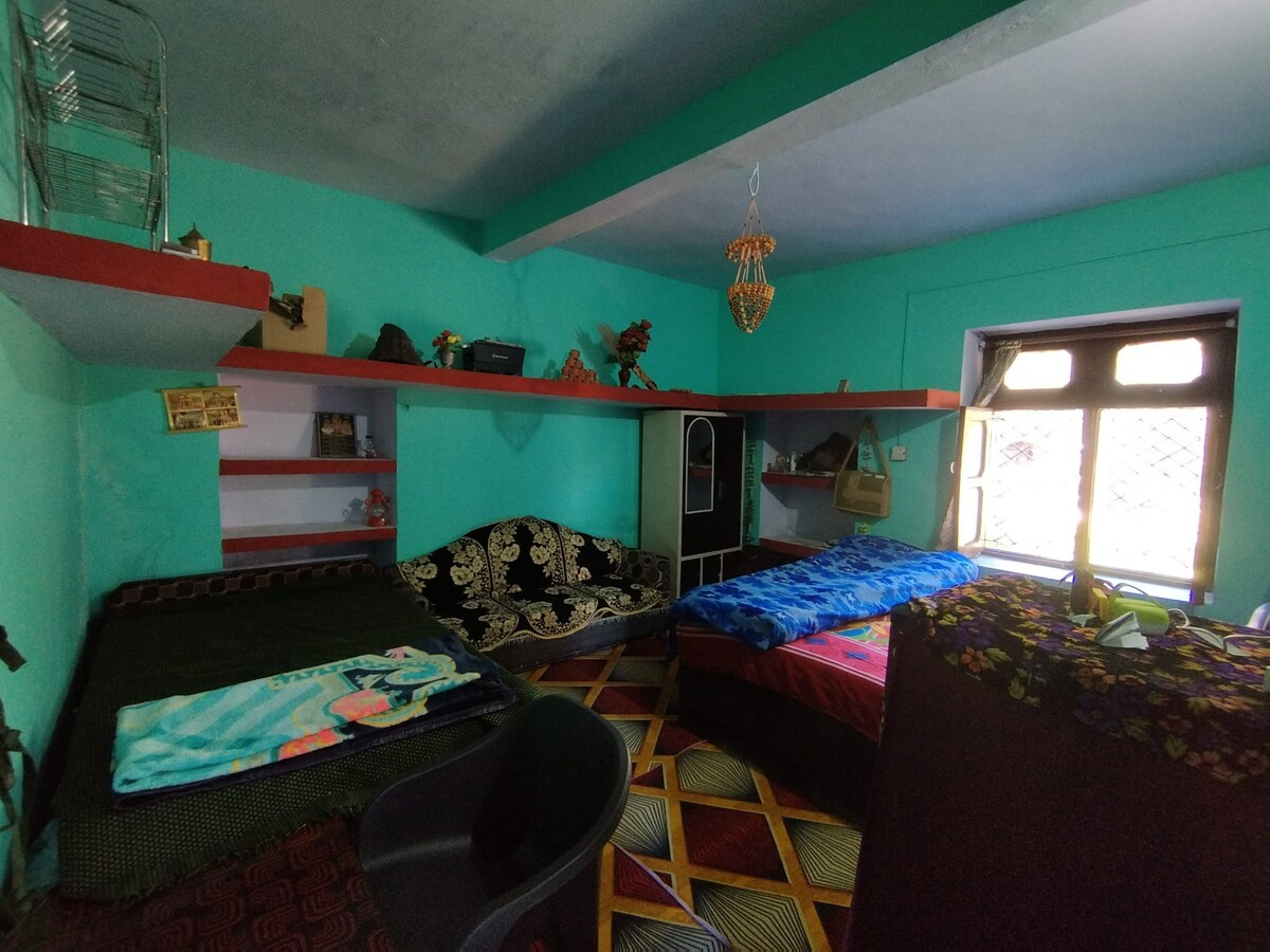 Big Room, 2 spaces in Raithal Barbeque Homestay