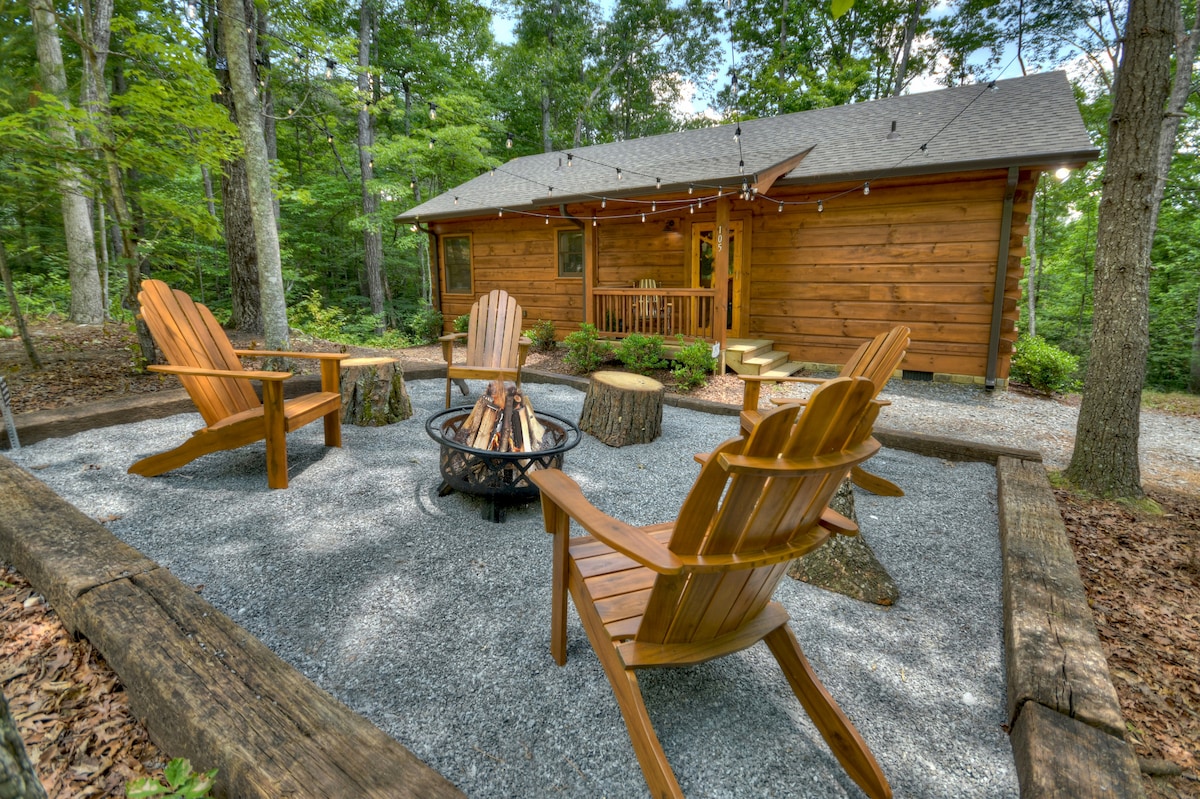 Blue Ridge Retreat | Fire Pit | Screened Porch