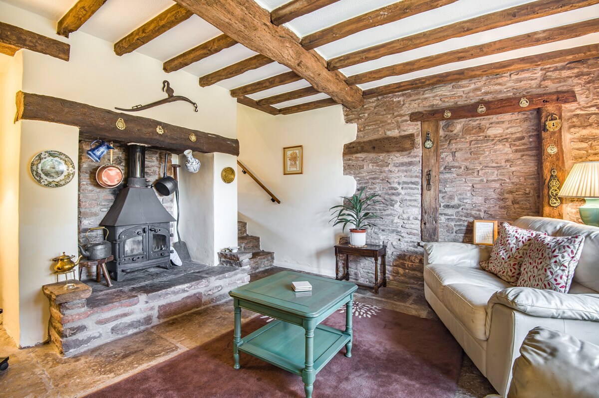Wood Cottage: Monmouthshire holiday accommodation