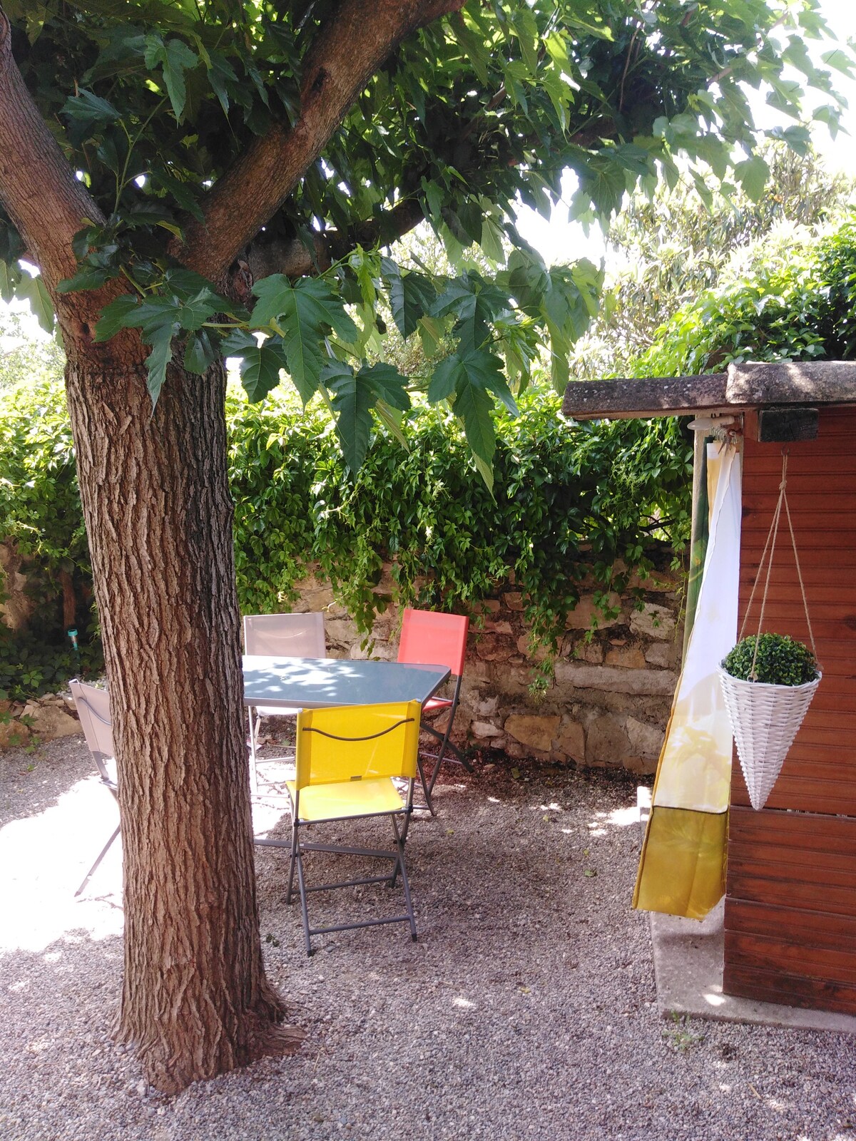 Jolie maison de charme avec jardin ombrage