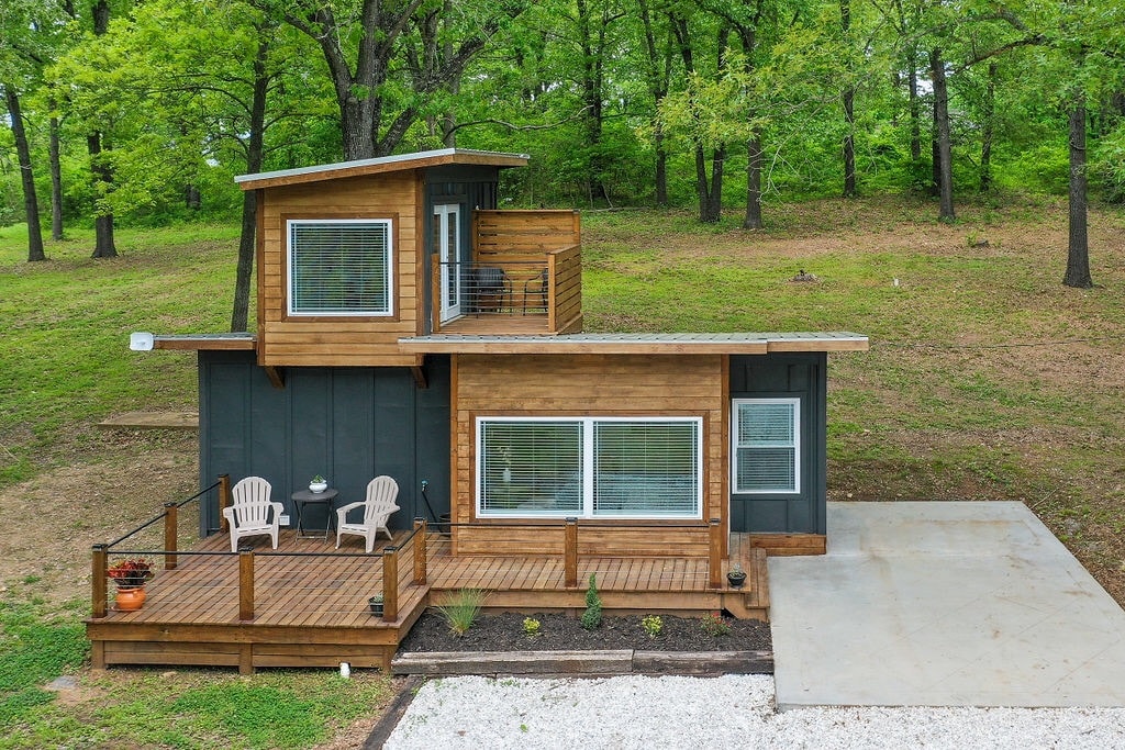 Tiny Home, peaceful setting close to town