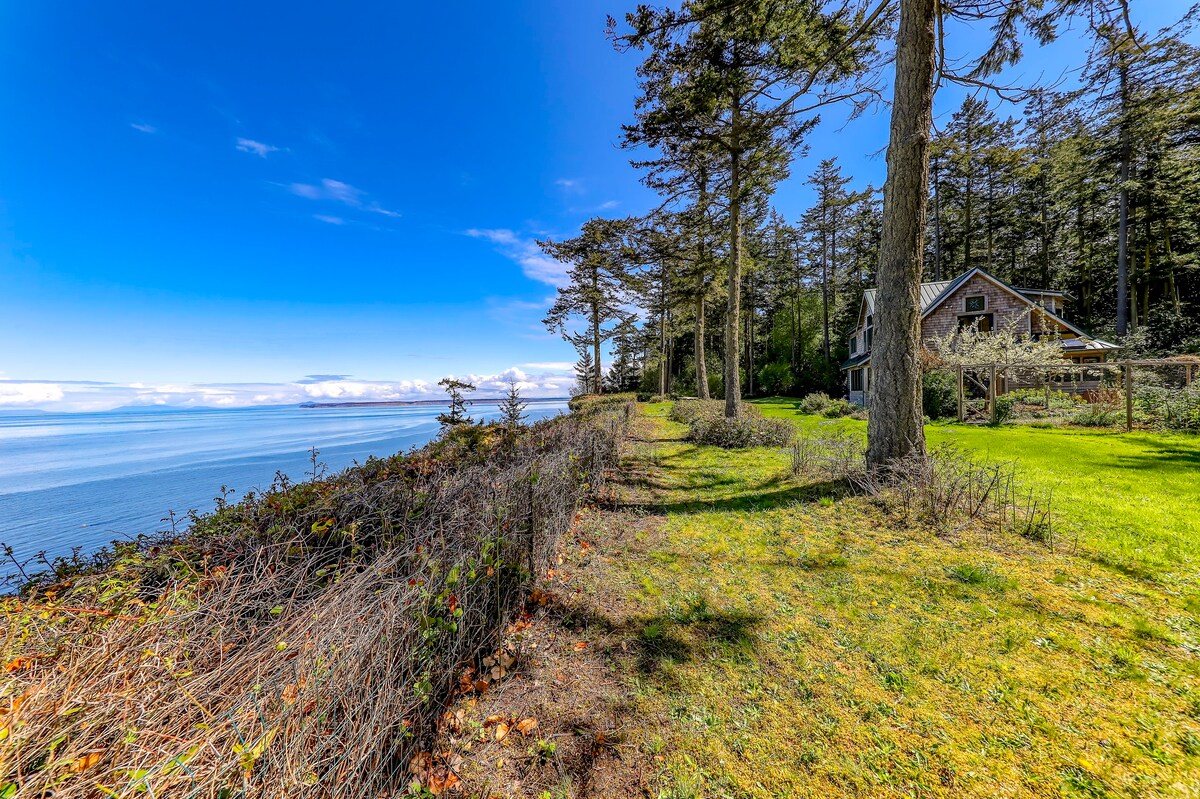 整栋Bluff House plus Cottage on the Salish Sea