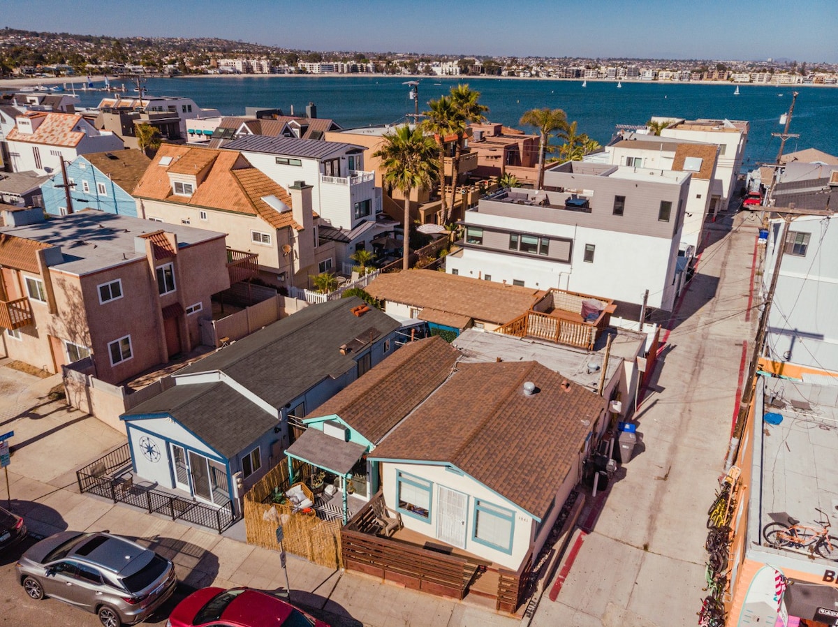 Pristine 3bed/3bath in the Heart of Mission Beach!