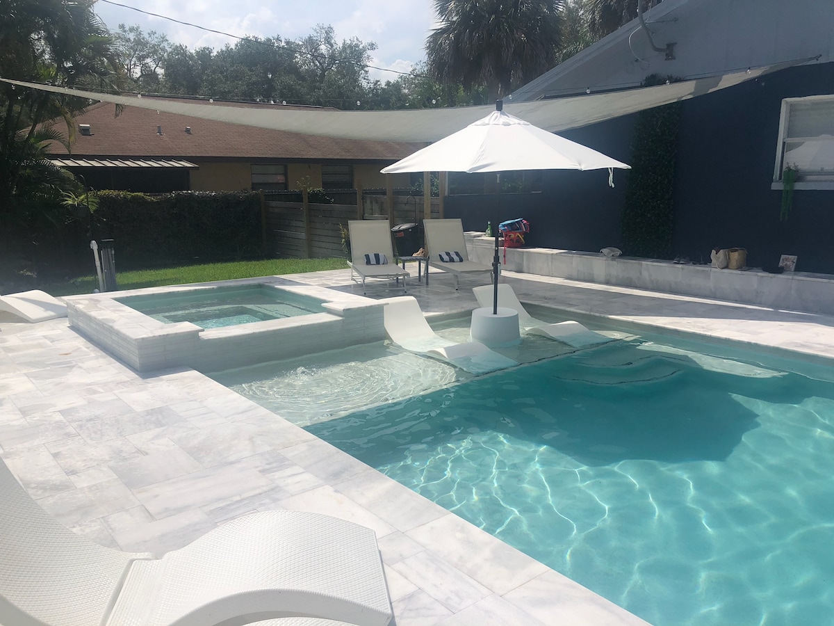 13 Downtown Near Beach Free Heated Pool and Spa