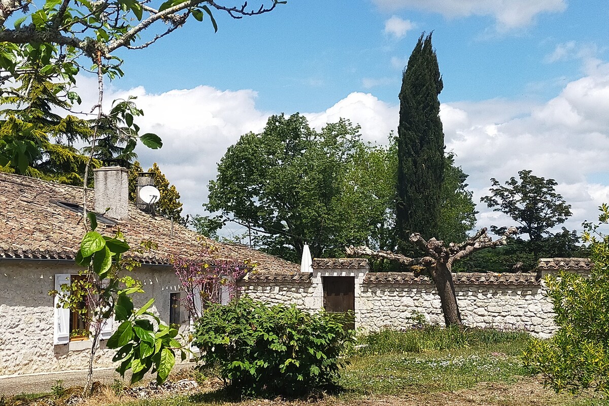 Gîte Mandrau son spa bulle et sa piscine privée