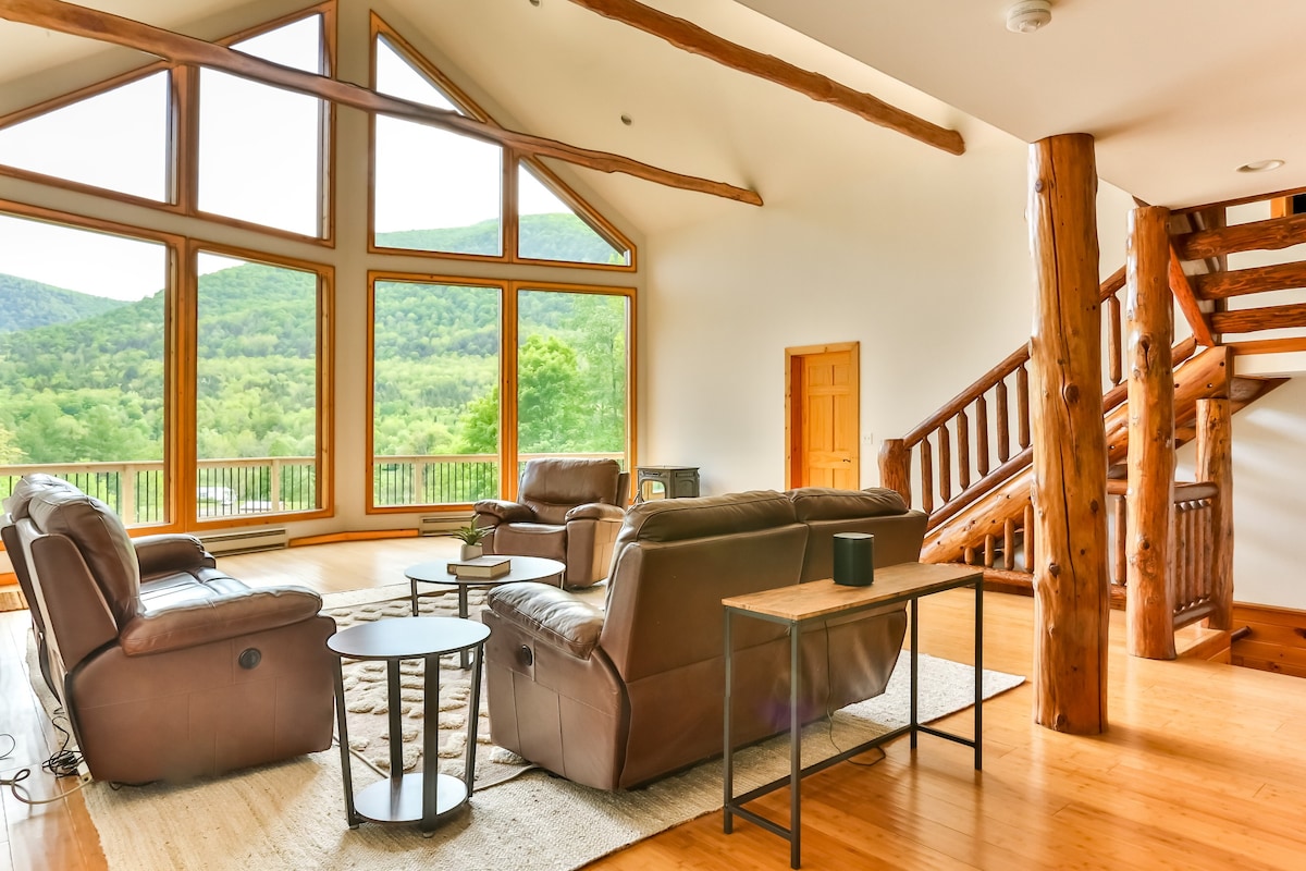 Stunning Home with Mtn Views, Hot Tub & Fire Pit