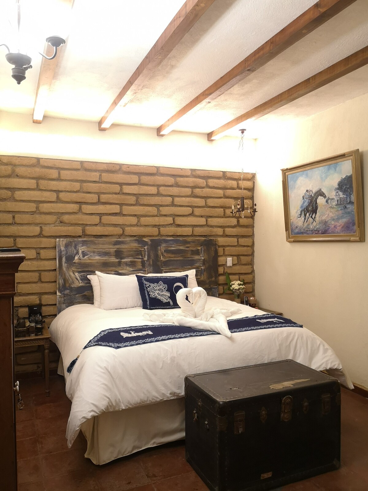 Casa 1800 - Indigo Suite 1 King bed